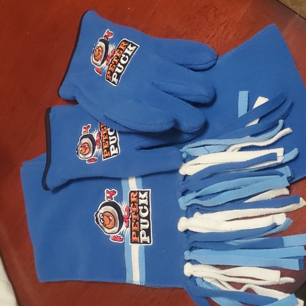 Peter Puck Scarf and Gloves Set Youth